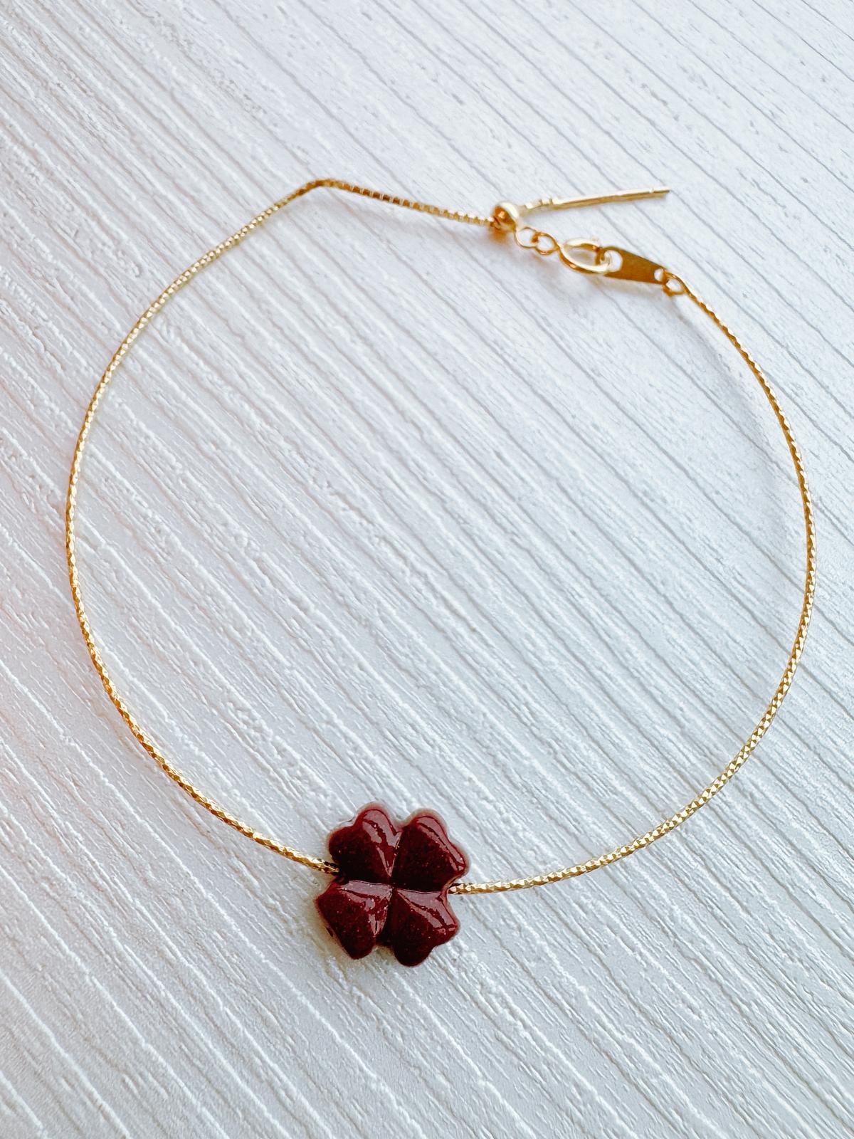 Fiery cinnabar (clover) bracelet